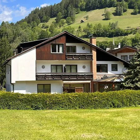 Alpenhof & Nearby Apartment Bad Kleinkirchheim