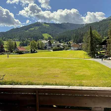 Alpenhof & Nearby Apartment *