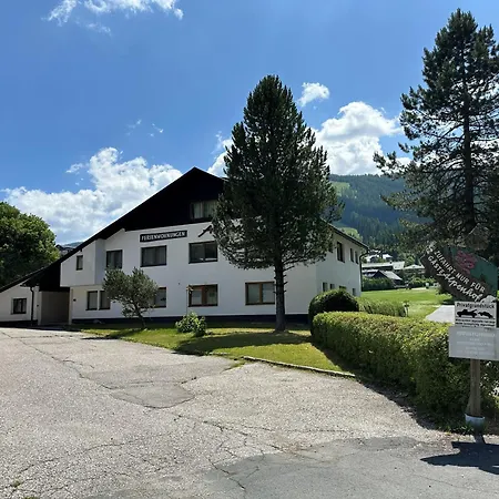 Alpenhof & Nearby Apartment Bad Kleinkirchheim